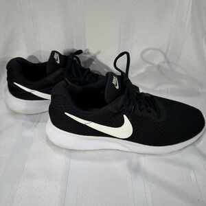 Nike Tanjun Running Shoes Womens Size 9.5 Black White 812655-011